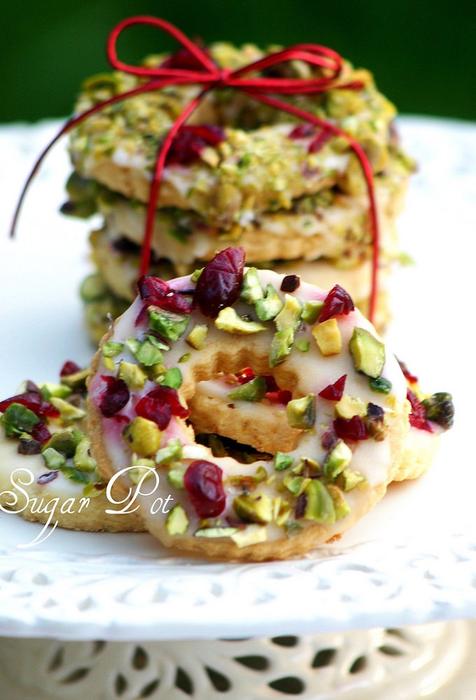 lemon-pistachio-wreath